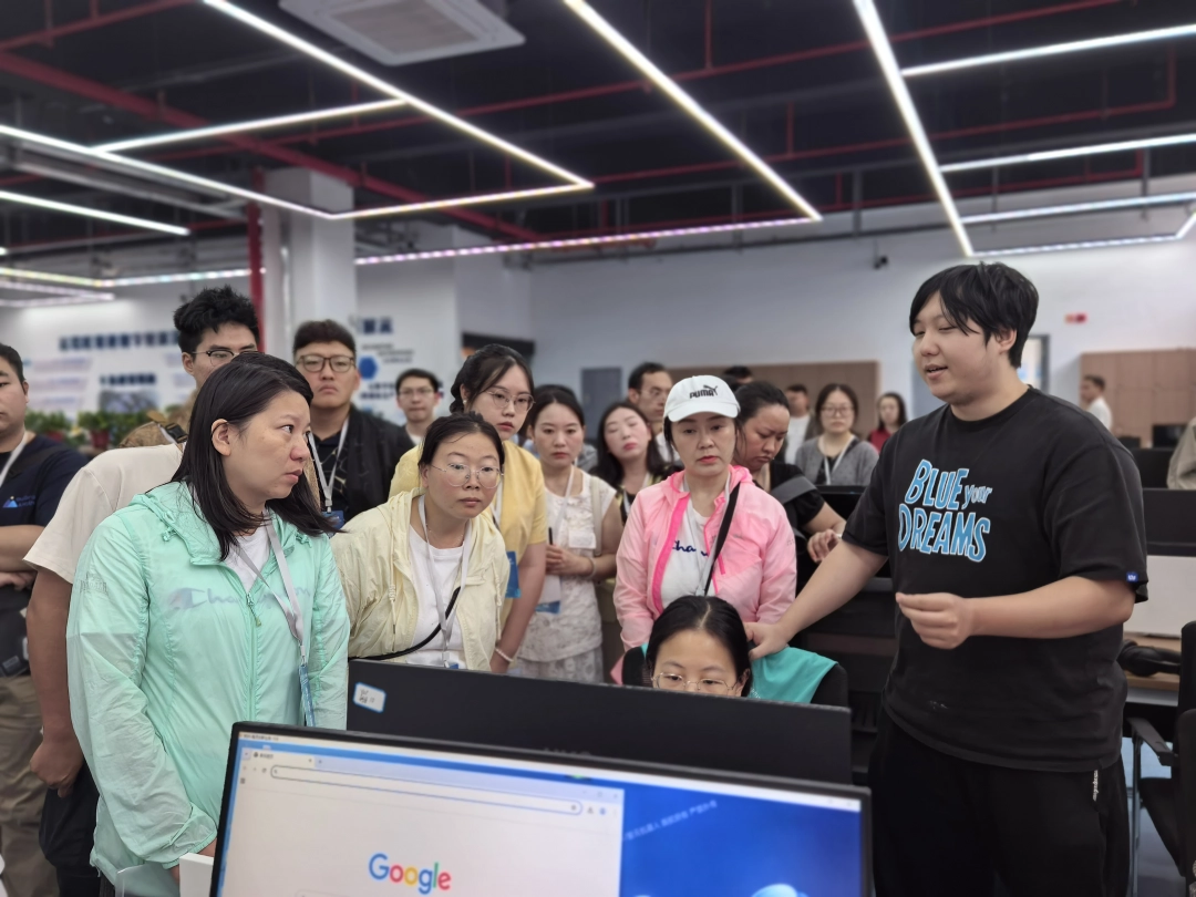 实地探岗沉浸式体验 政企对接促就业落地 实地探岗沉浸式体验 政企对接促就业落地