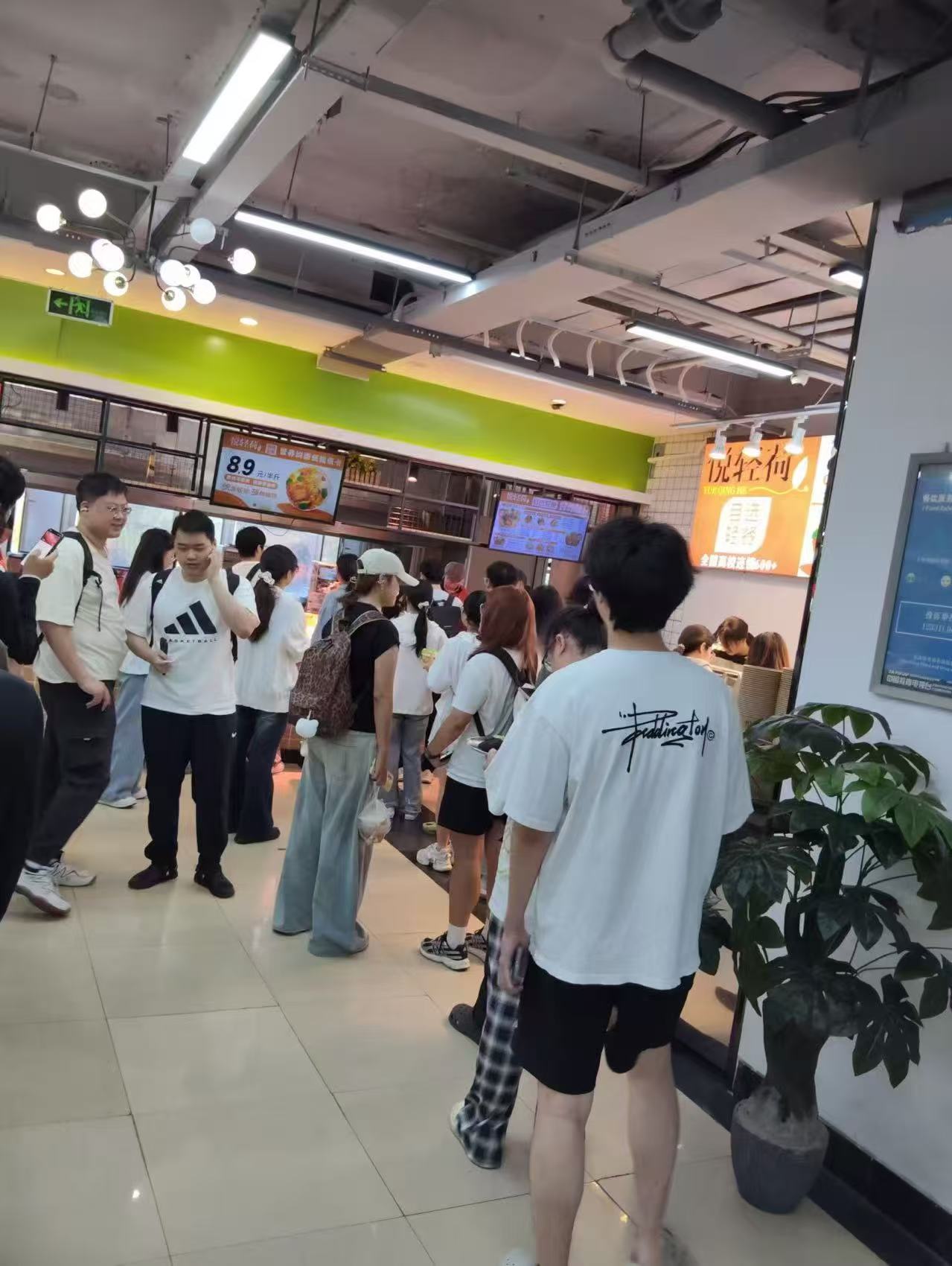 健康正餐需求崛起,高校团餐迎来暖轻食本土化转型窗口期 健康正餐需求崛起,高校团餐迎来暖轻食本土化转型窗口期